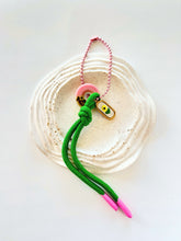 KEYCHAIN PINK GRASS